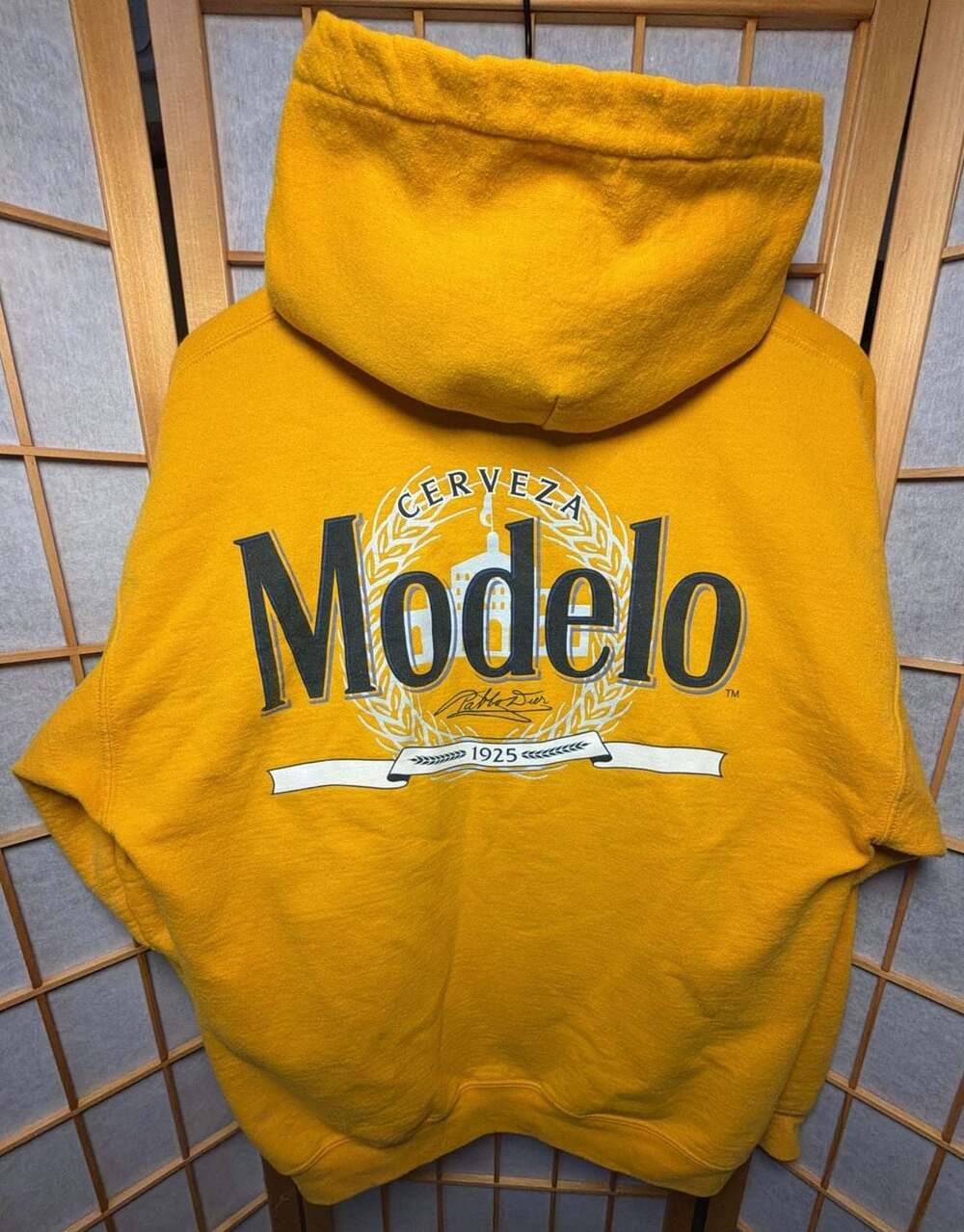 Modelo Hoodie Yellow Pullover Sweatshirt Size Large